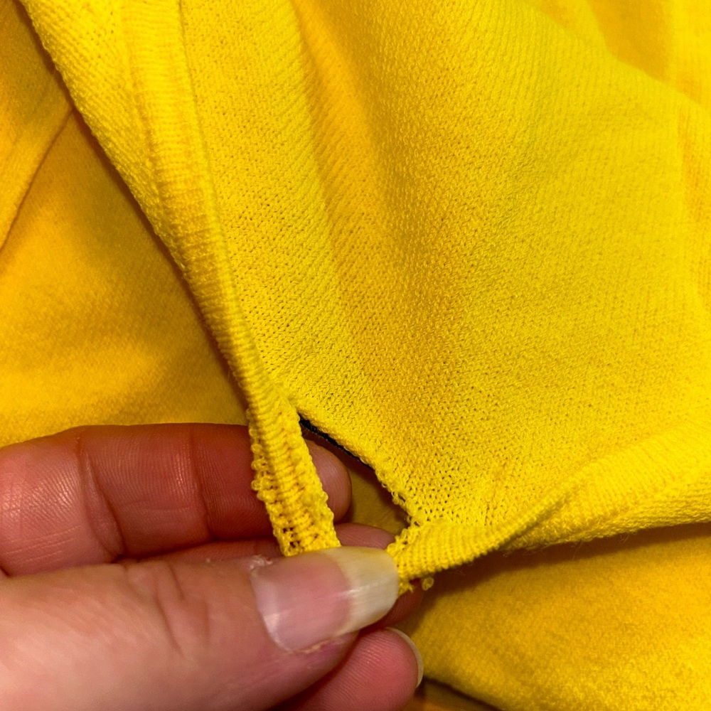 💛Cache Yellow Top💛 - Picture 7 of 10